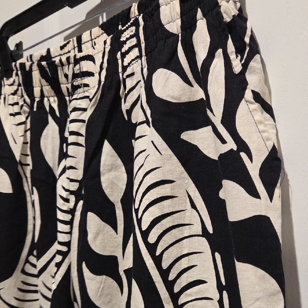 Christian Siriano Black and Cream Botanical Print Jog